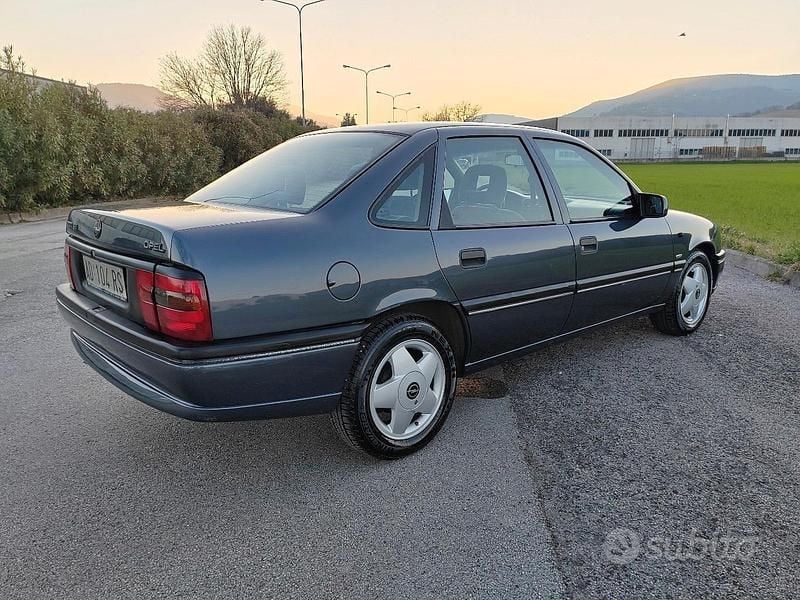 Usata Opel Vectra 75 CV (55 kW) 1994 Blu Berlina