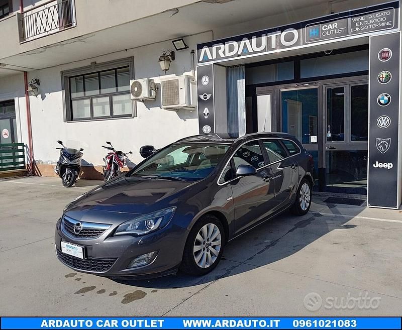 Usata Opel Astra Cosmo 125 CV (91 kW) 2011 Grigio Station wagon