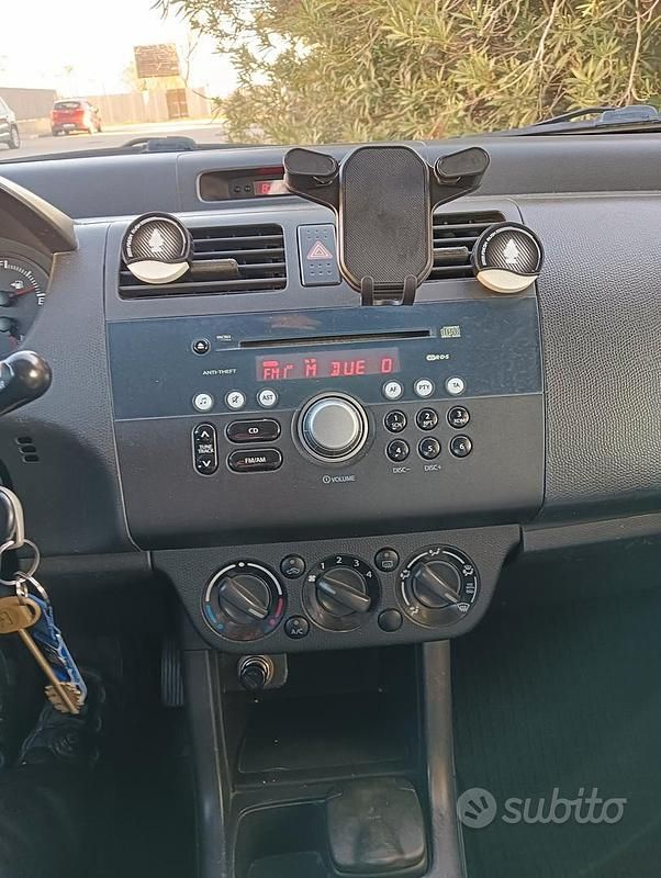 Usata Suzuki Swift 70 CV (51 kW) 2006 Grigio Berlina