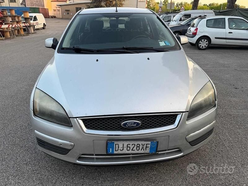 Usata Ford Focus S 116 CV (85 kW) 2006 Grigio Station wagon