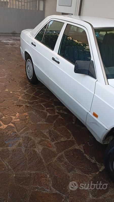Usata Mercedes 190 122 CV (89 kW) 1991 Bianco Berlina