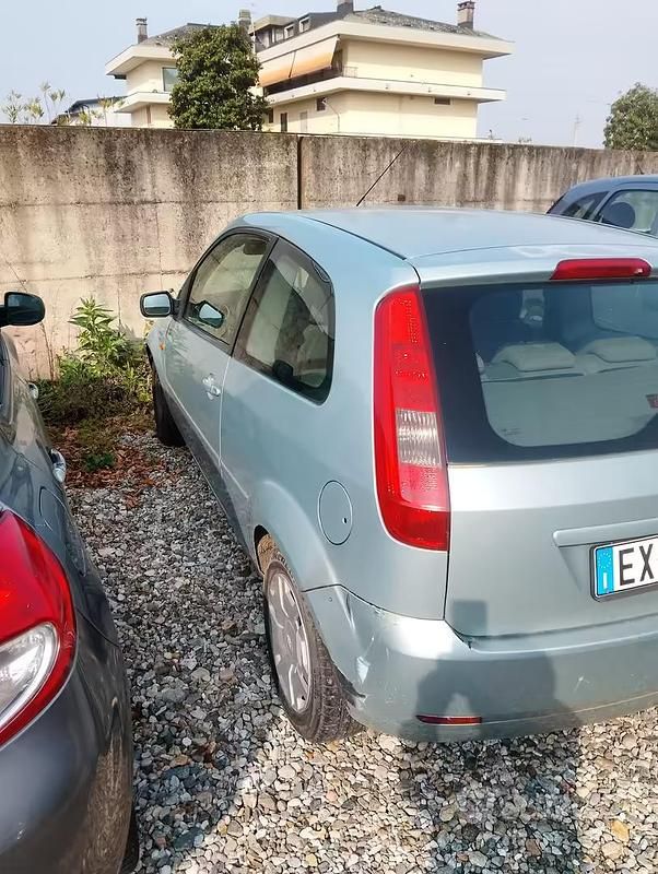 Usata Ford Fiesta 68 CV (50 kW) 2004 Utilitaria