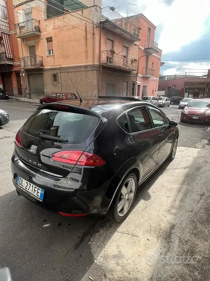 Usata Seat Leon 140 CV (102 kW) 2007 Nero Utilitaria
