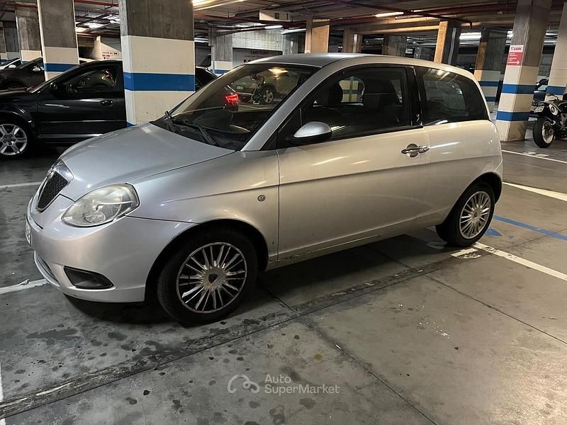 Usata Lancia Ypsilon 90 CV (66 kW) 2009 Arancione Utilitaria