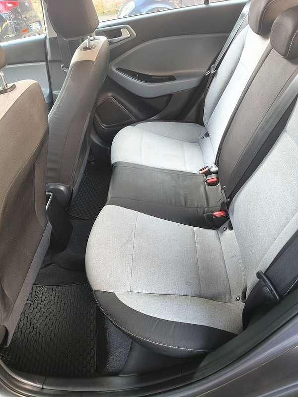 Usata Hyundai i20 Comfort 75 CV (55 kW) 2015 Grigio Utilitaria