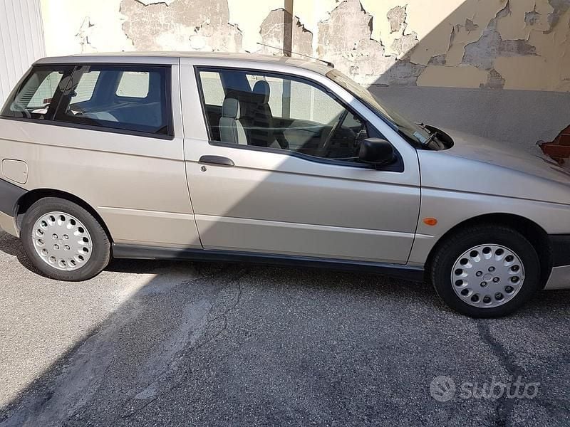 Usata Alfa Romeo 145 103 CV (75 kW) 1997 Grigio Utilitaria