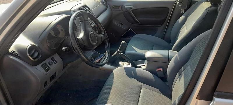 Usata Toyota RAV4 116 CV (85 kW) 2003 Argento SUV