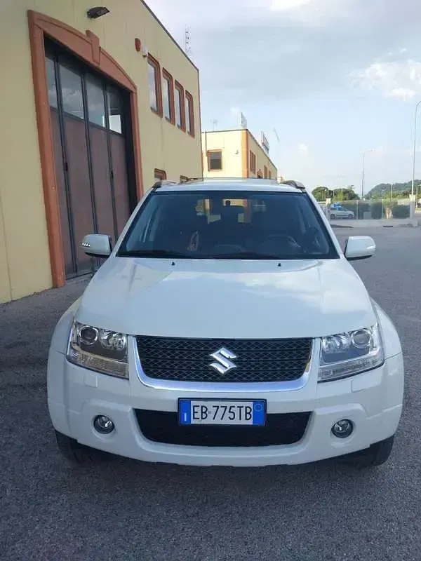 Usata Suzuki Grand Vitara 129 CV (94 kW) 2010 Bianco SUV