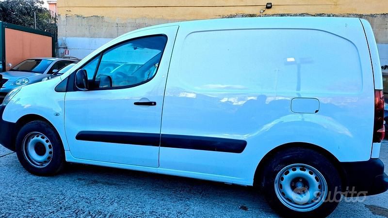 Gebraucht Peugeot Partner 99 PS (72 kW) 2016 Weiß Van / Kleinbus