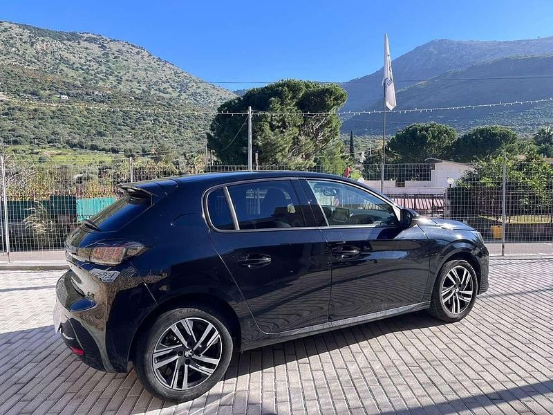 Usata Peugeot 208 GT 102 CV (75 kW) 2023 Nero Utilitaria