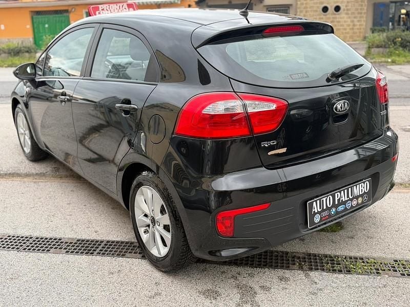Usata Kia Rio 75 CV (55 kW) 2016 Nero Utilitaria