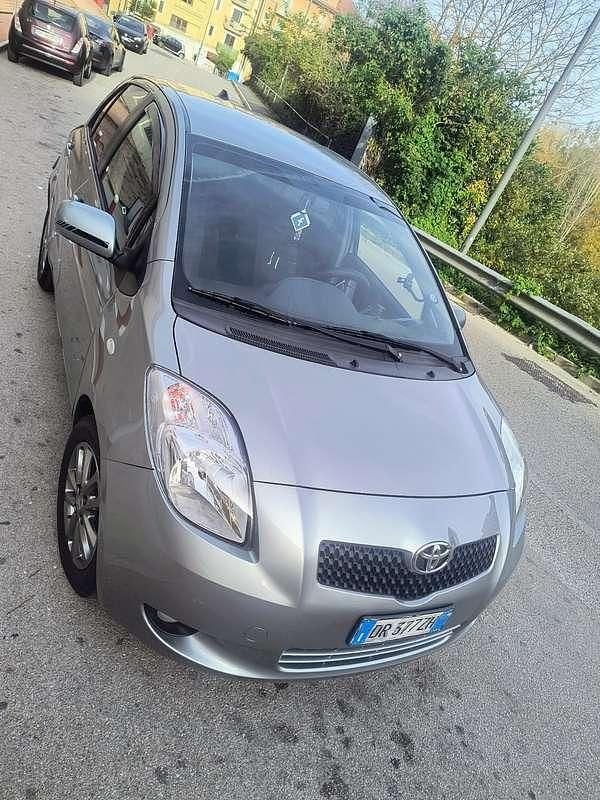 Usata Toyota Yaris Style 69 CV (50 kW) 2008 Grigio Utilitaria