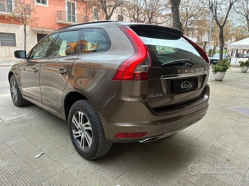 Usata Volvo XC60 Kinetic 190 CV (139 kW) 2015 Marrone SUV
