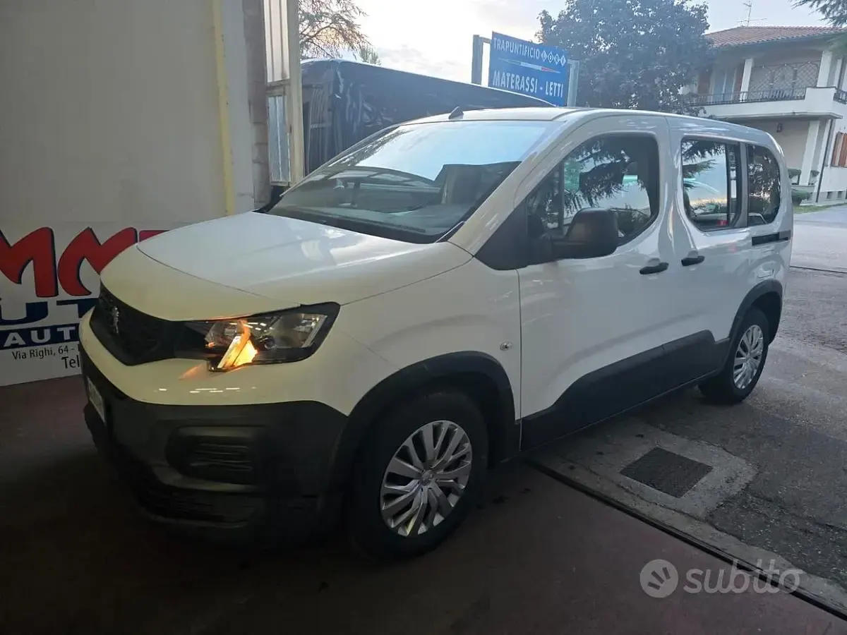Usata Peugeot Rifter Active 102 CV (75 kW) 2020 Bianco Monovolume