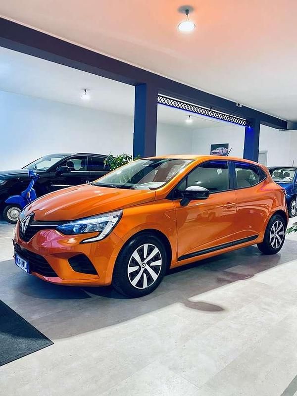 Usata Renault Clio V Life 65 CV (47 kW) 2023 Arancione Berlina