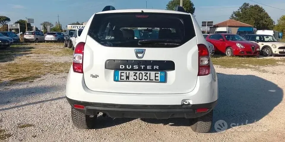 Usata Dacia Duster Lauréate 101 CV (74 kW) 2014 Bianco SUV