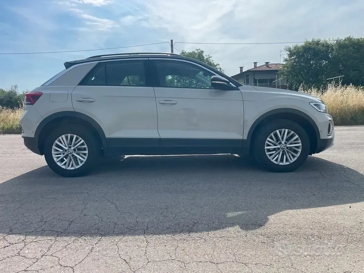 Usata VW T-Roc Style 110 CV (80 kW) 2024 Beige SUV