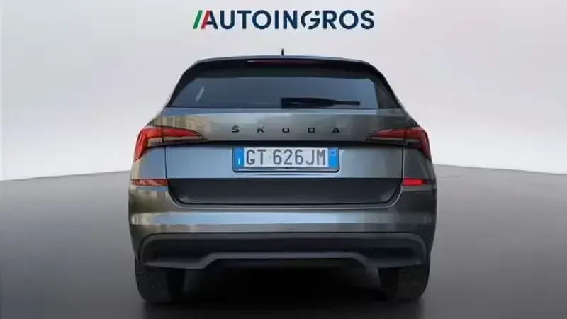 Usado Skoda Kamiq 110 CV (80 kW) 2024 Gris SUV