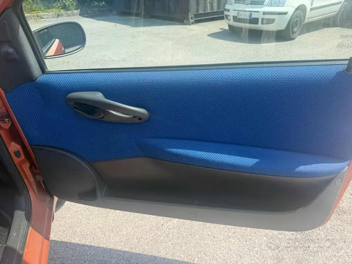 Usata Fiat Punto 80 CV (58 kW) 2000 Oro Utilitaria