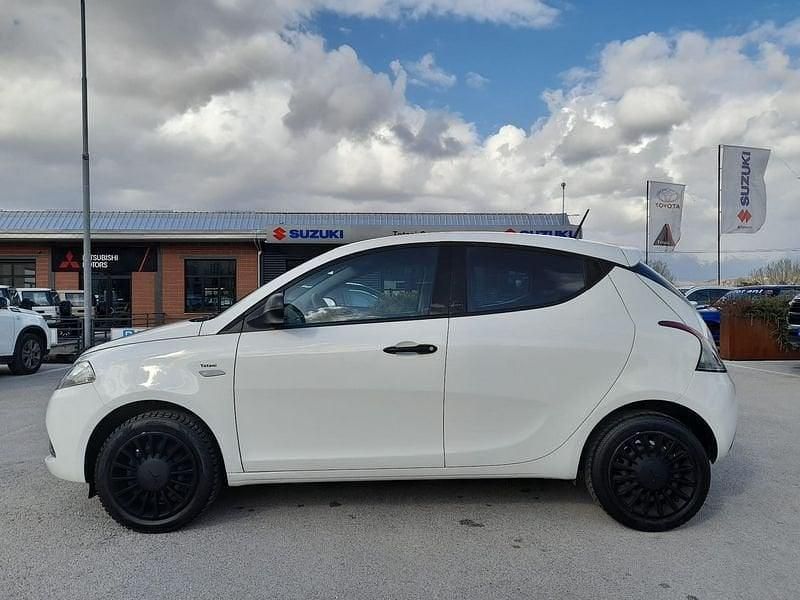 Usata Lancia Ypsilon Silver 69 CV (50 kW) 2020 Bianco Utilitaria