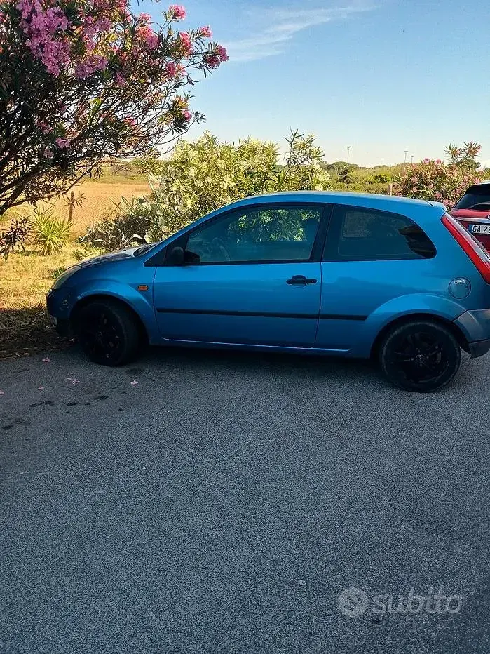 Usata Ford Fiesta 73 CV (53 kW) 2003 Blu Utilitaria