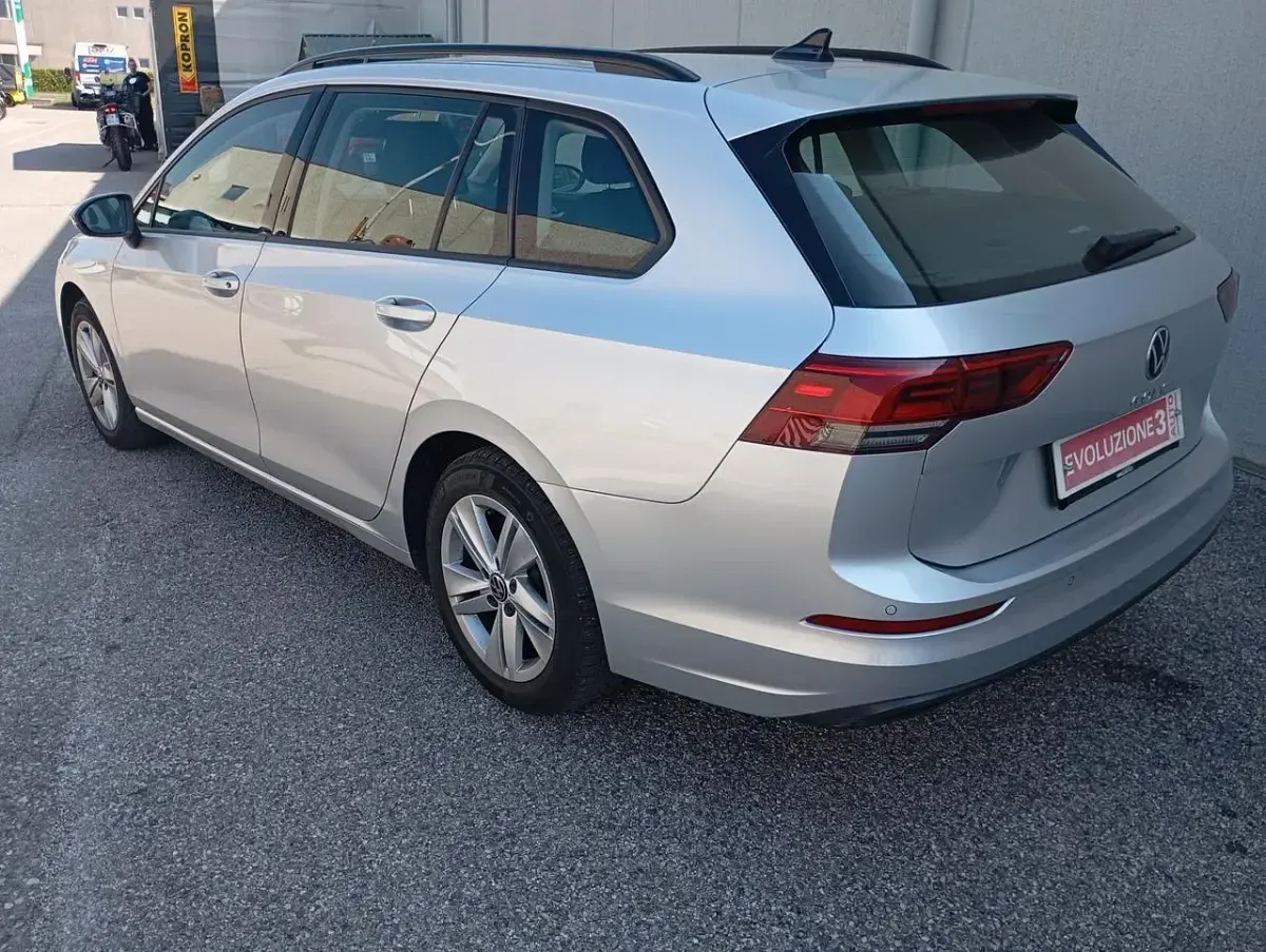 Usata VW Golf VIII 116 CV (85 kW) 2021 Argento Station wagon