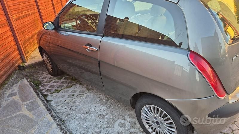 Usata Lancia Ypsilon 2004 Utilitaria