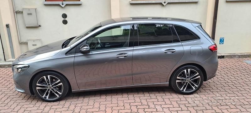 Usata Mercedes B200 150 CV (110 kW) 2020 Grigio Monovolume