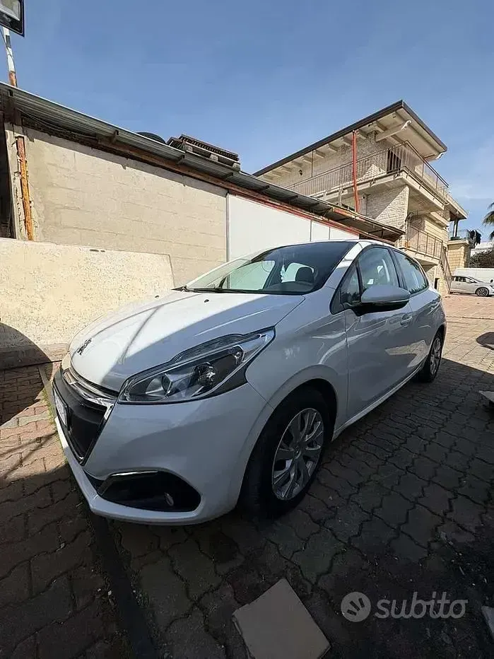 Begagnad Peugeot 208 102 HK (75 kW) 2019 Vit Halvkombi