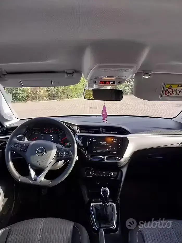 Używany Opel Corsa Edition 75 KM (55 kW) 2021 Biały Hatchback