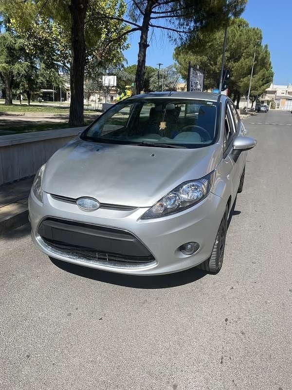Usata 2009 Ford Fiesta Titanium Tre volumi | 1500 € (Super prezzo) - Immagine 1/4
