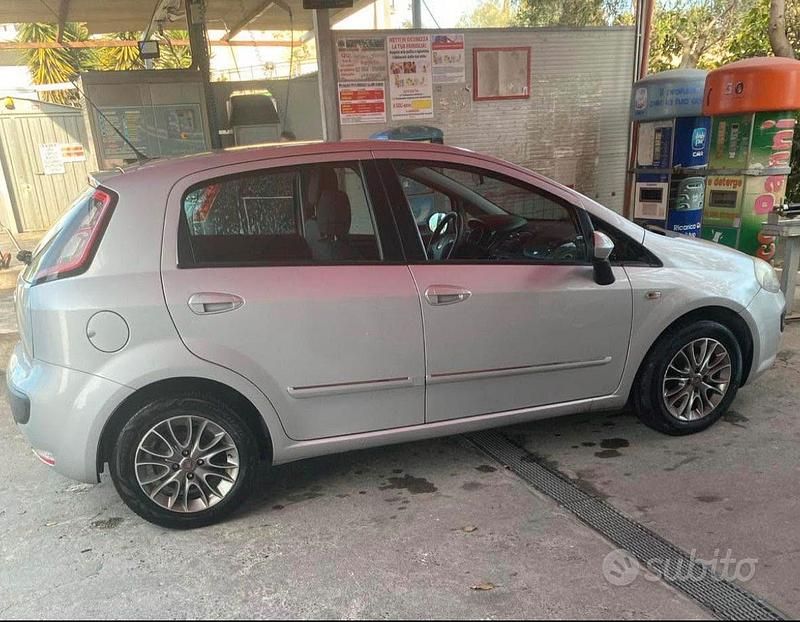Usata Fiat Punto 75 CV (55 kW) 2011 Grigio Utilitaria