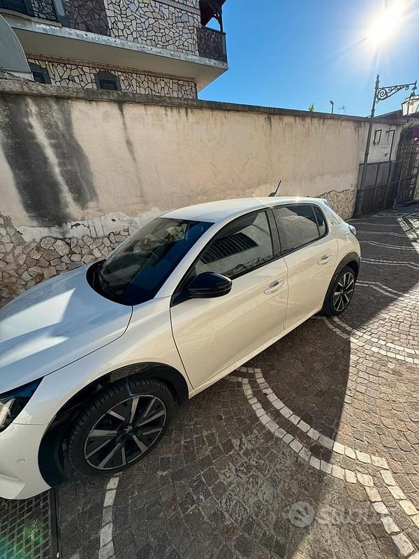 Usata Peugeot 208 GT 101 CV (74 kW) 2022 Utilitaria