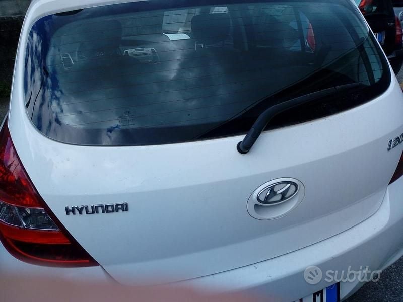 Usata Hyundai i20 78 CV (57 kW) 2011 Bianco Utilitaria
