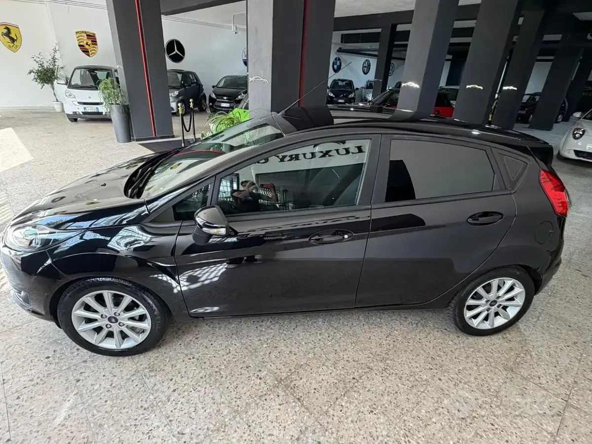 Usata Ford Fiesta 75 CV (55 kW) 2016 Nero Utilitaria