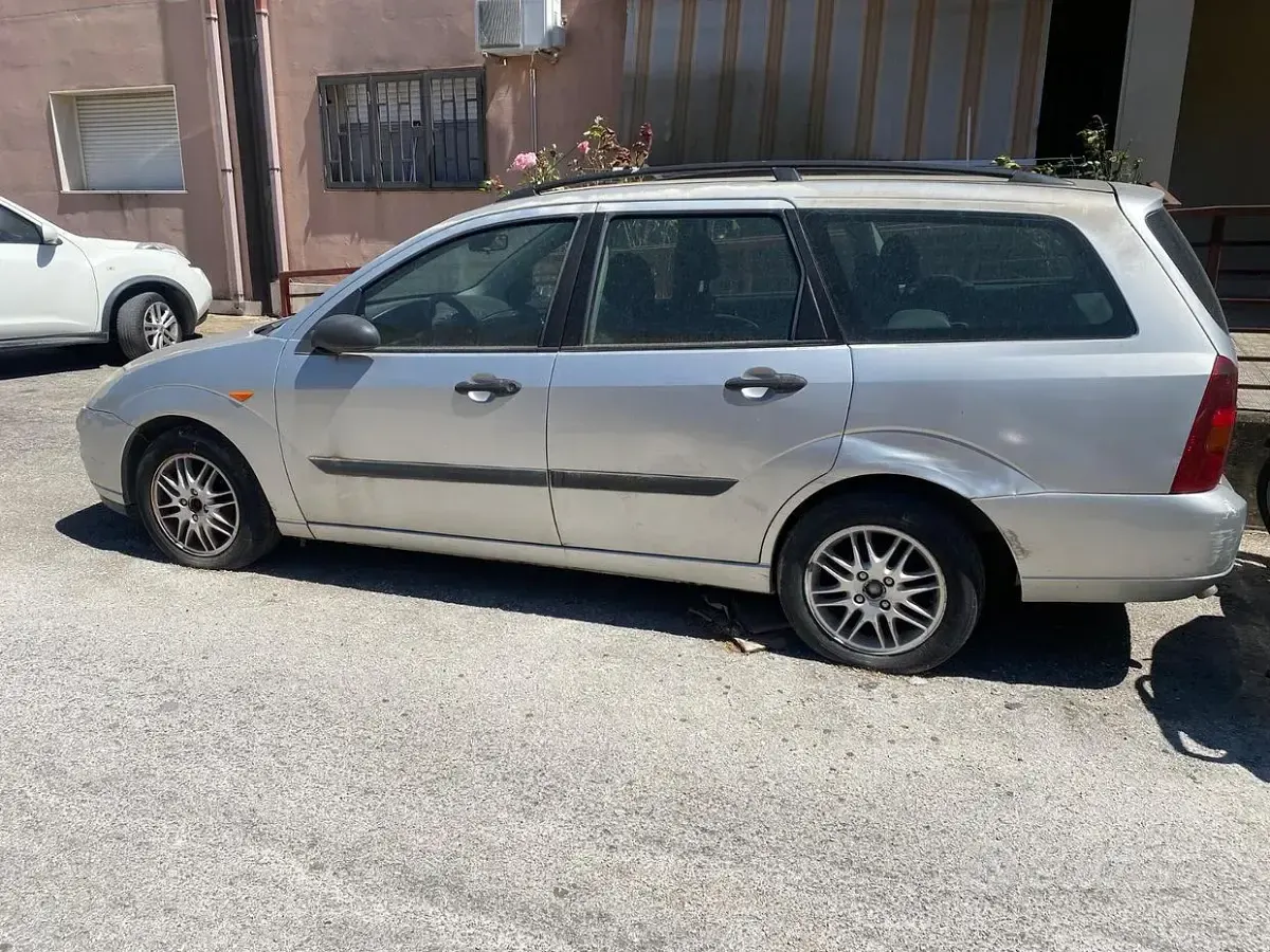 Usata Ford Focus 90 CV (66 kW) 1999 Grigio Station wagon