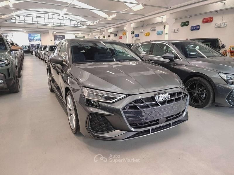 Usata Audi A3 S-Line 150 CV (110 kW) 2025 Grigio daytona Berlina