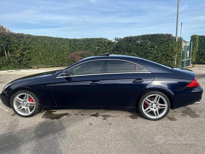 Usata Mercedes CLS320 224 CV (164 kW) 2006 Blu/azzurro Berlina
