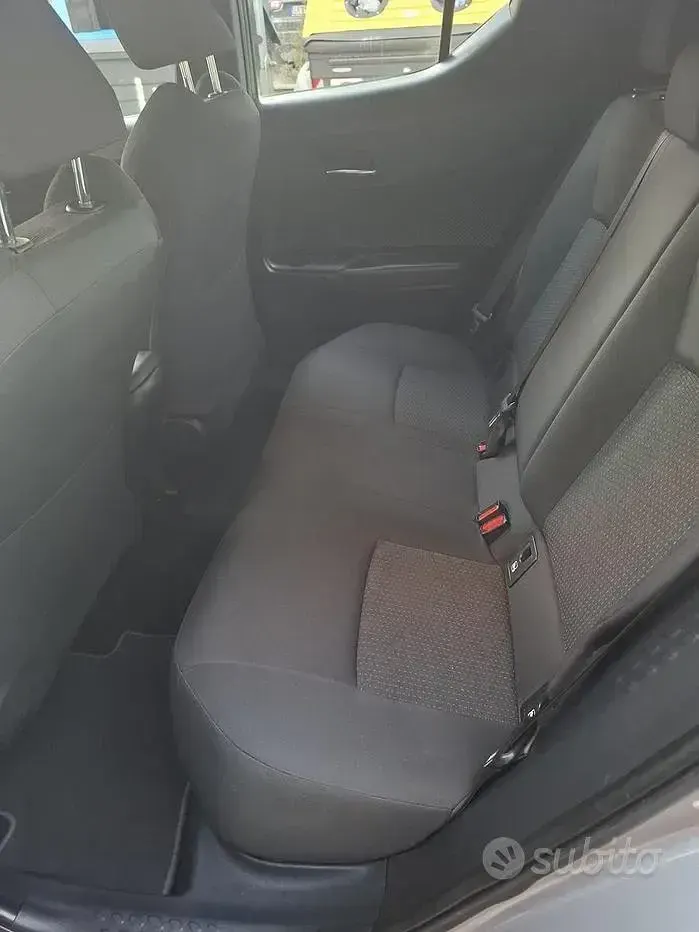 Usata Toyota C-HR Style 116 CV (85 kW) 2017 Grigio SUV