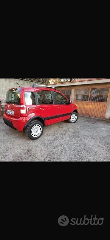 Usata Fiat Panda 4x4 Climbing 69 CV (50 kW) 2011 Rosso Utilitaria