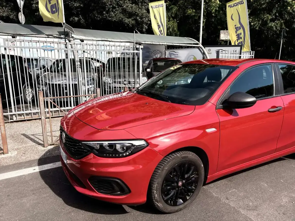 Usata Fiat Tipo Street 95 CV (69 kW) 2021 Rosso scuro Berlina