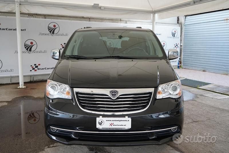 Usata Lancia Voyager Platinum 177 CV (130 kW) 2014 Nero Monovolume