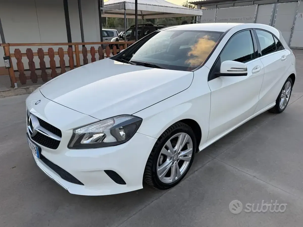 Usata Mercedes A180 109 CV (80 kW) 2016 Bianco Utilitaria
