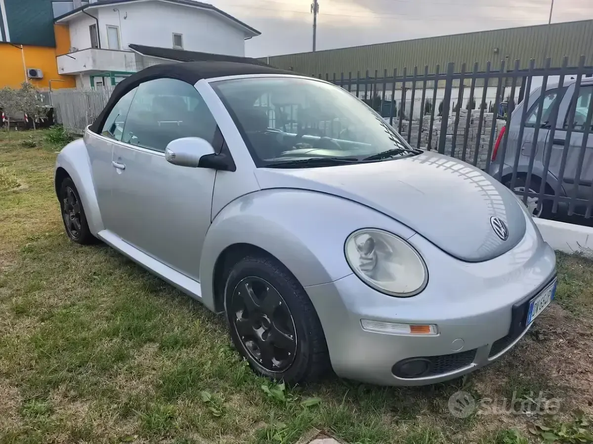 Usata VW New Beetle 105 CV (77 kW) 2007 Grigio Utilitaria