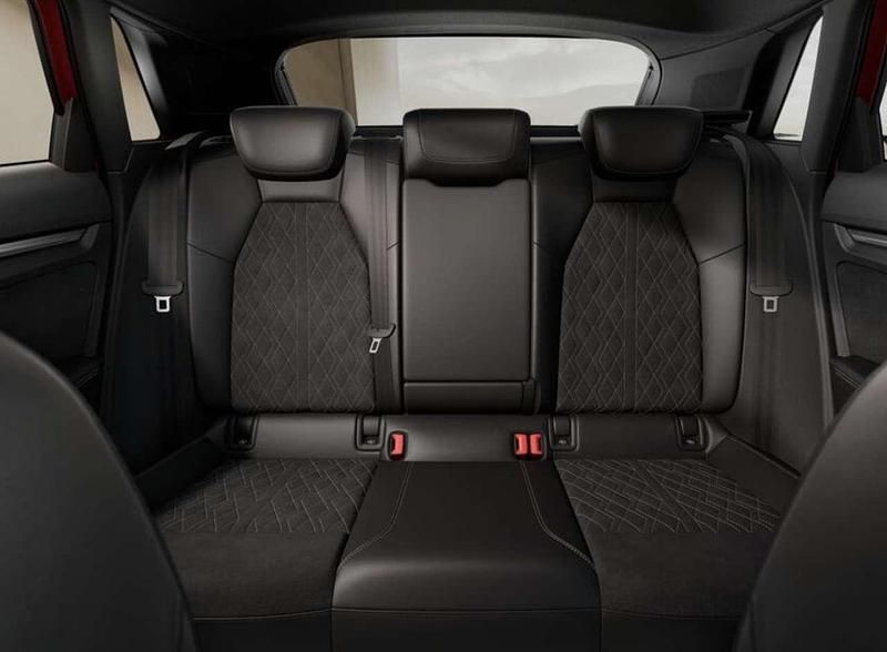 Usata Audi A3 S-Line 150 CV (110 kW) 2026 Rosso progressivo metallizzato Berlina