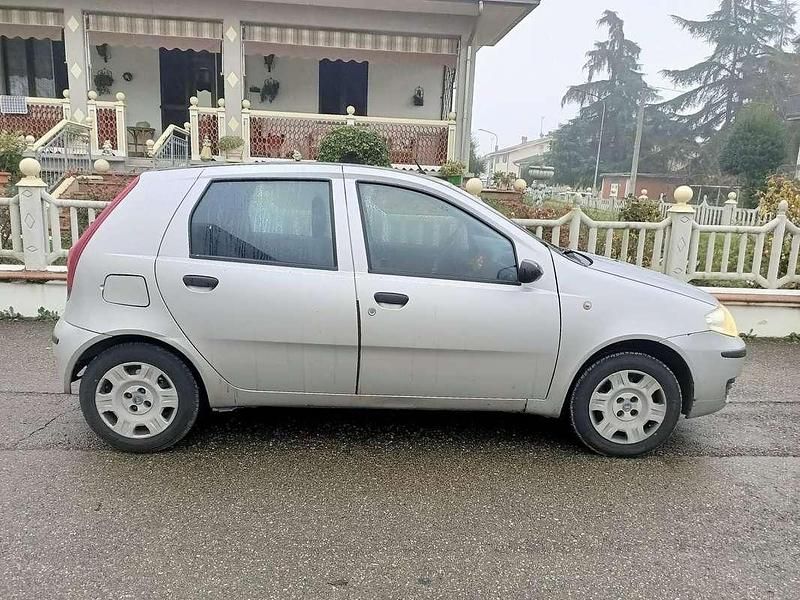 Usata Fiat Punto 60 CV (44 kW) 2005 Argento Berlina