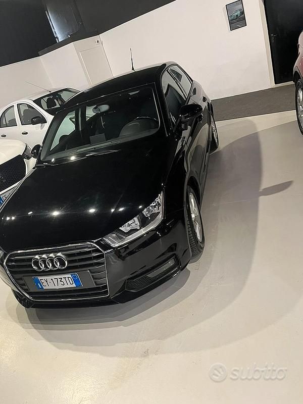 Usata Audi A1 Sportback Ambiente 90 CV (66 kW) 2015 Nero Utilitaria