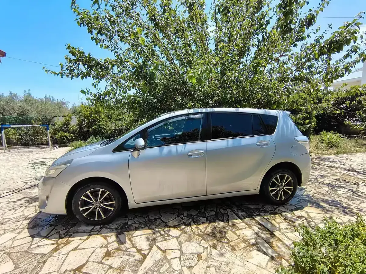 Usata Toyota Verso 111 CV (81 kW) 2014 Grigio Monovolume