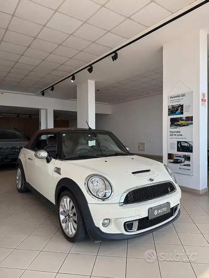 Usata Mini Cooper S Cabriolet 184 CV (135 kW) 2011 Bianco Cabrio