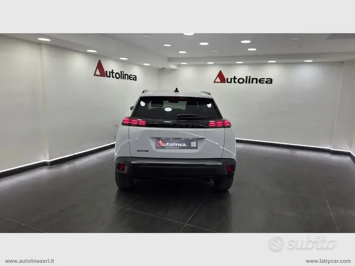 Usata Peugeot 2008 Allure 101 CV (74 kW) 2025 Bianco SUV